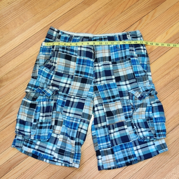 Old Navy Cargo Shorts, size 31 - Picture 6 of 8